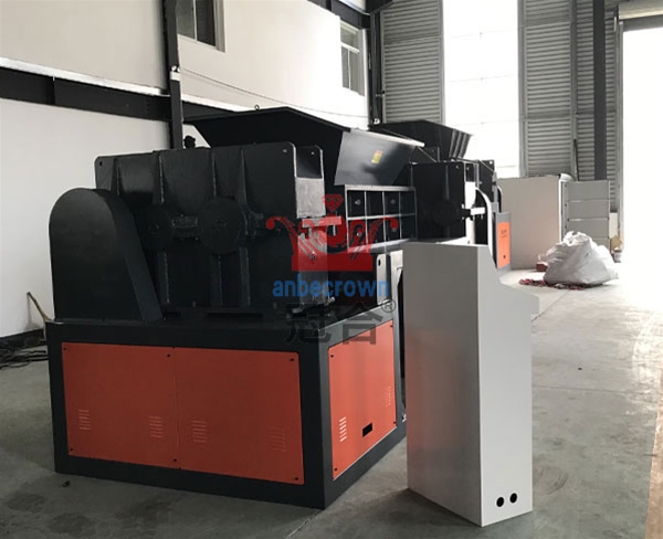 塑料撕碎機(jī)生產(chǎn)中的安全防護(hù)出了問題怎么辦？