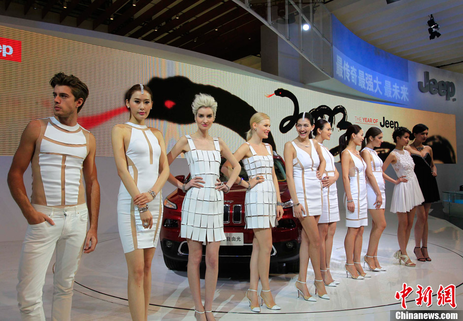 探館2013上海國(guó)際車展 名車靚模彩排忙